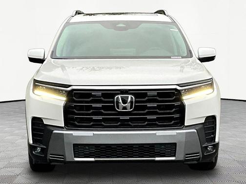 Platinum White Pearl 2026 Honda Pilot Touring 8-Passenger
