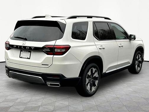 Platinum White Pearl 2026 Honda Pilot Touring 8-Passenger