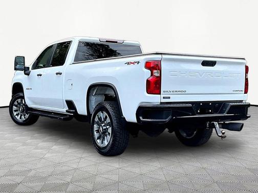 Summit White 2022 Chevrolet Silverado 2500 Custom