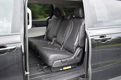 2023 Kia Carnival LX