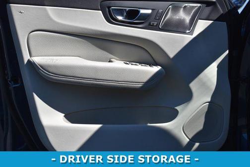 2019 Volvo XC60 Recharge Plug-In Hybrid T8 Momentum
