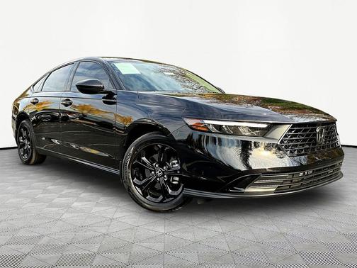 Crystal Black Pearl 2025 Honda Accord SE