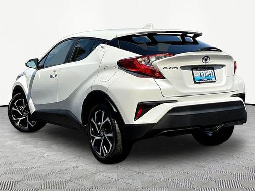 Blizzard Pearl 2020 Toyota C-HR XLE
