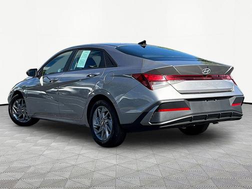Fluid Metal 2024 Hyundai ELANTRA SEL