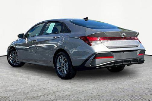 Fluid Metal 2024 Hyundai ELANTRA SEL