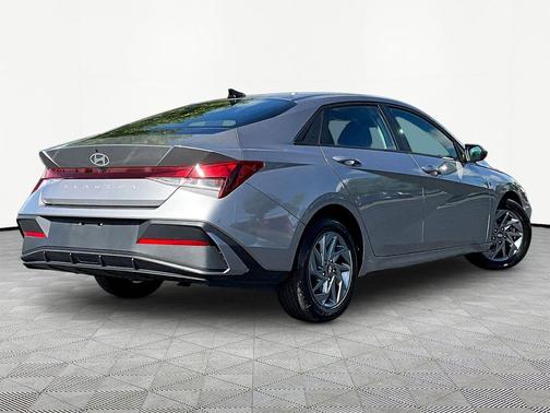 Fluid Metal 2024 Hyundai ELANTRA SEL