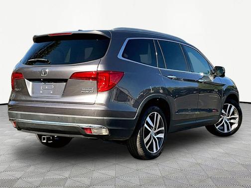 Modern Steel Metallic 2018 Honda Pilot Touring