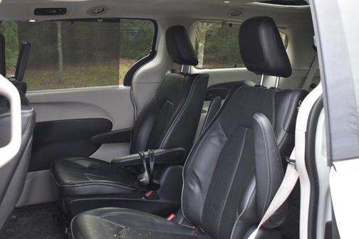 2018 Chrysler Pacifica Hybrid Limited