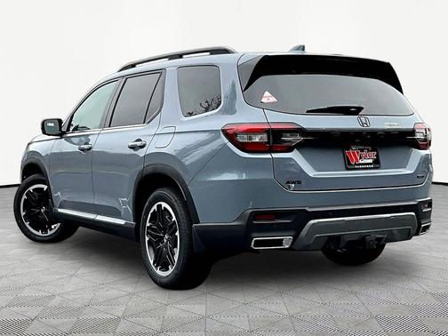 Sonic Gray Pearl 2026 Honda Pilot Touring 8-Passenger
