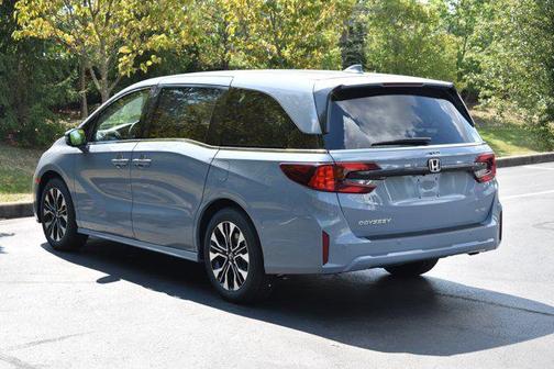 Sonic Gray Pearl 2026 Honda Odyssey Elite