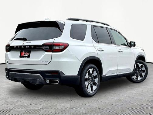 Platinum White Pearl 2026 Honda Pilot Elite