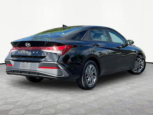Abyss Black 2024 Hyundai ELANTRA SEL