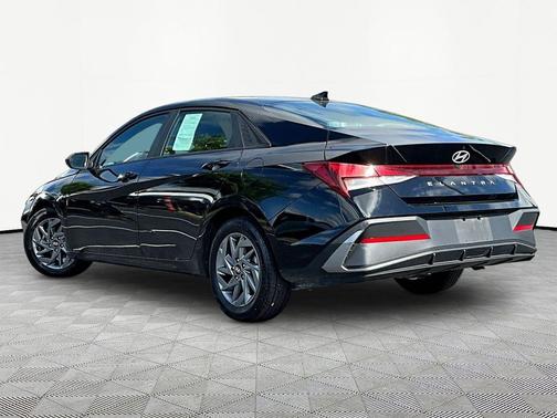 Abyss Black 2024 Hyundai ELANTRA SEL