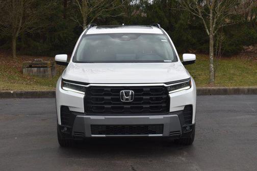 Platinum White Pearl 2026 Honda Pilot Touring 8-Passenger