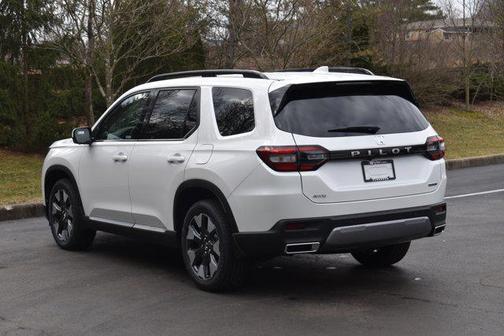 Platinum White Pearl 2026 Honda Pilot Touring 8-Passenger