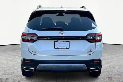 Platinum White Pearl 2026 Honda Pilot Touring 8-Passenger