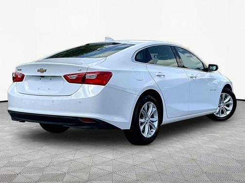 Summit White 2024 Chevrolet Malibu FWD 1LT