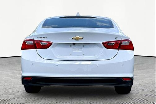 Summit White 2024 Chevrolet Malibu FWD 1LT