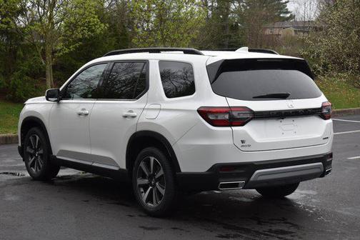 2025 Honda Pilot Touring 8-Passenger