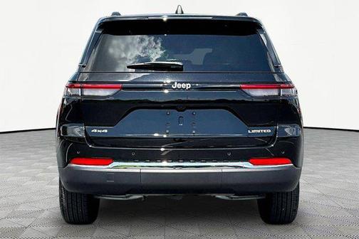 Diamond Black Crystal Pearlcoat 2025 Jeep Grand Cherokee Limited