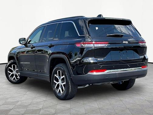 Diamond Black Crystal Pearlcoat 2025 Jeep Grand Cherokee Limited