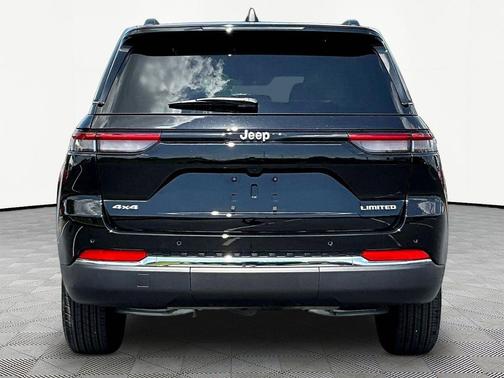 Diamond Black Crystal Pearlcoat 2025 Jeep Grand Cherokee Limited