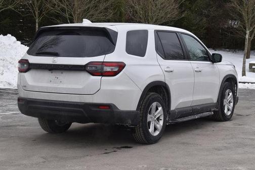 2023 Honda Pilot AWD LX