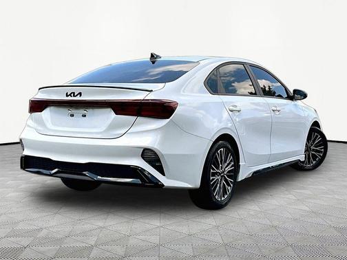 Snow White Pearl 2024 Kia Forte GT-Line