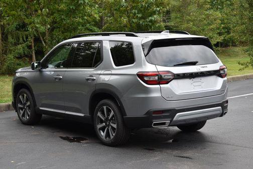 2025 Honda Pilot Touring 8-Passenger