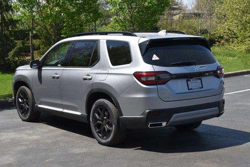 2025 Honda Pilot Touring 8-Passenger