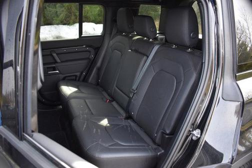 2025 Land Rover Defender 110 P300