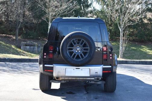 2025 Land Rover Defender 110 P300