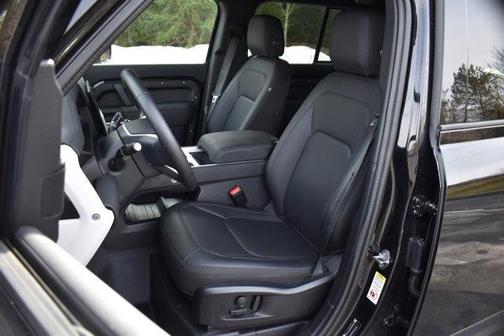 2025 Land Rover Defender 110 P300