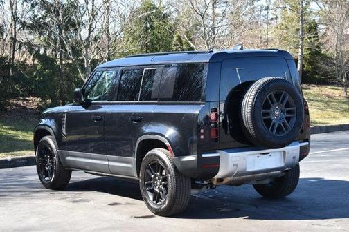 2025 Land Rover Defender 110 P300