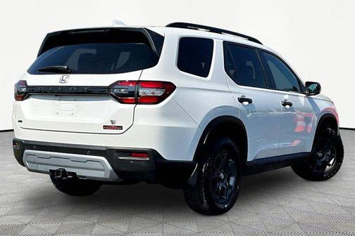 Platinum White Pearl 2024 Honda Pilot TrailSport