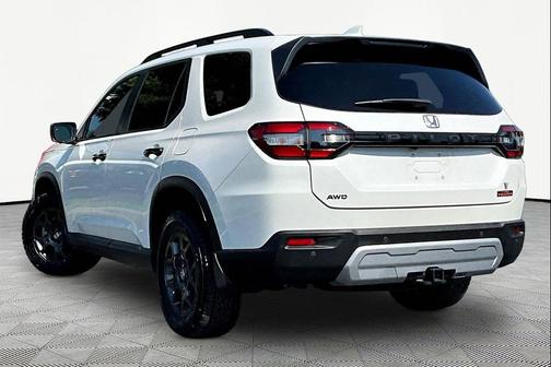 Platinum White Pearl 2024 Honda Pilot TrailSport
