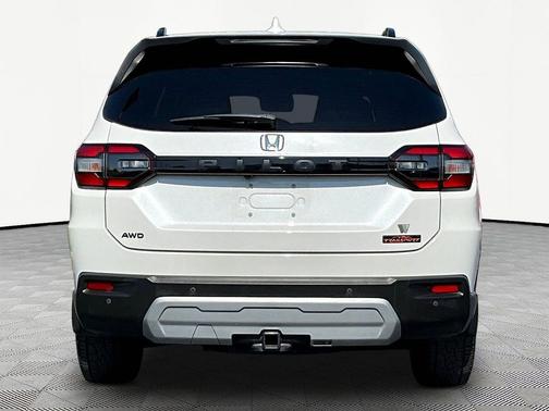 Platinum White Pearl 2024 Honda Pilot TrailSport