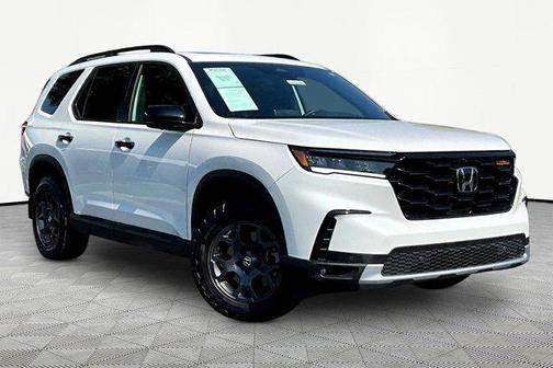 Platinum White Pearl 2024 Honda Pilot TrailSport
