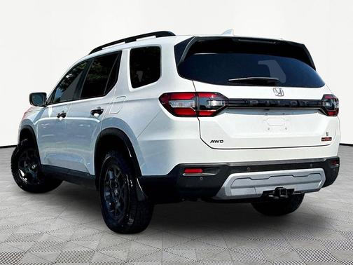 Platinum White Pearl 2024 Honda Pilot TrailSport