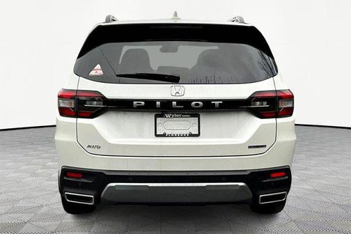 Platinum White Pearl 2026 Honda Pilot Touring 8-Passenger
