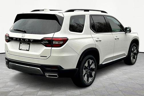 Platinum White Pearl 2026 Honda Pilot Touring 8-Passenger