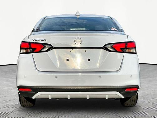 Gray Sky Pearl 2025 Nissan Versa 1.6 SV