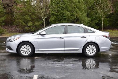 2017 Hyundai SONATA Hybrid SE