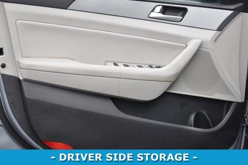 2017 Hyundai SONATA Hybrid SE