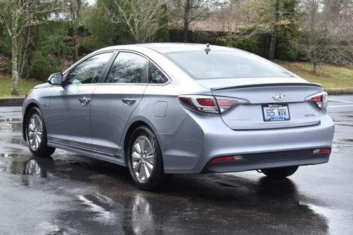 2017 Hyundai SONATA Hybrid SE