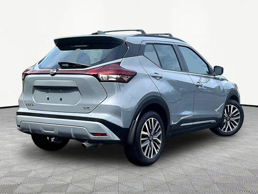 Boulder Gray Pearl 2022 Nissan Kicks SR