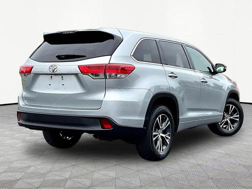 Celestial Silver Metallic 2018 Toyota Highlander LE I4