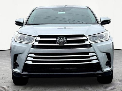 Celestial Silver Metallic 2018 Toyota Highlander LE I4