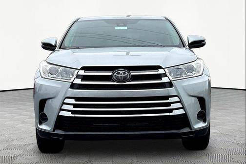 Celestial Silver Metallic 2018 Toyota Highlander LE I4
