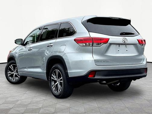 Celestial Silver Metallic 2018 Toyota Highlander LE I4